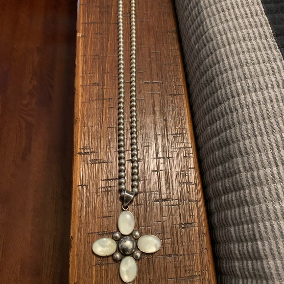 Mother of pearl cross necklace - Picture 2 of 3